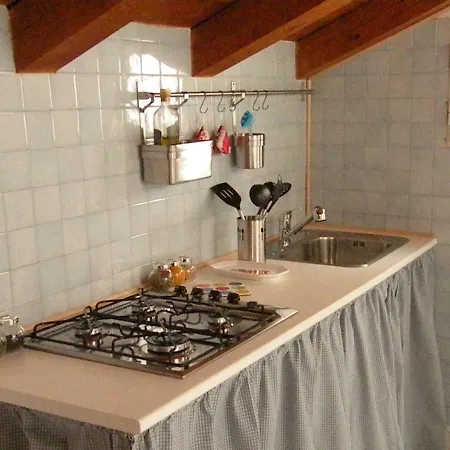 Apartament Deliziosa Mansarda Nel Quartiere Marina - Q8577
