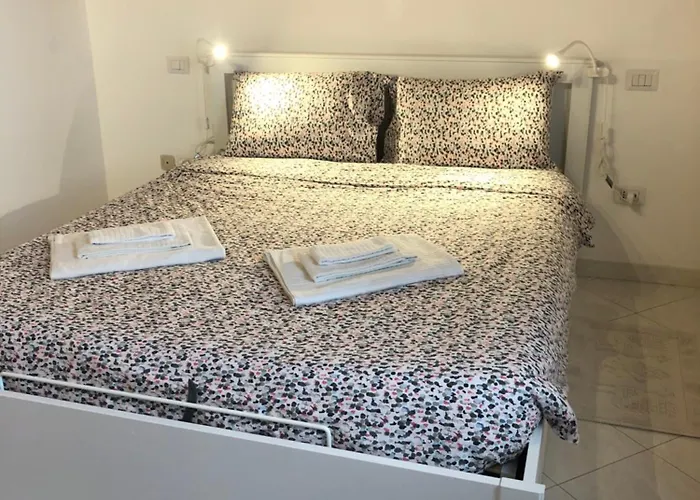 Deliziosa Mansarda Nel Quartiere Marina - Q8577 Apartment *